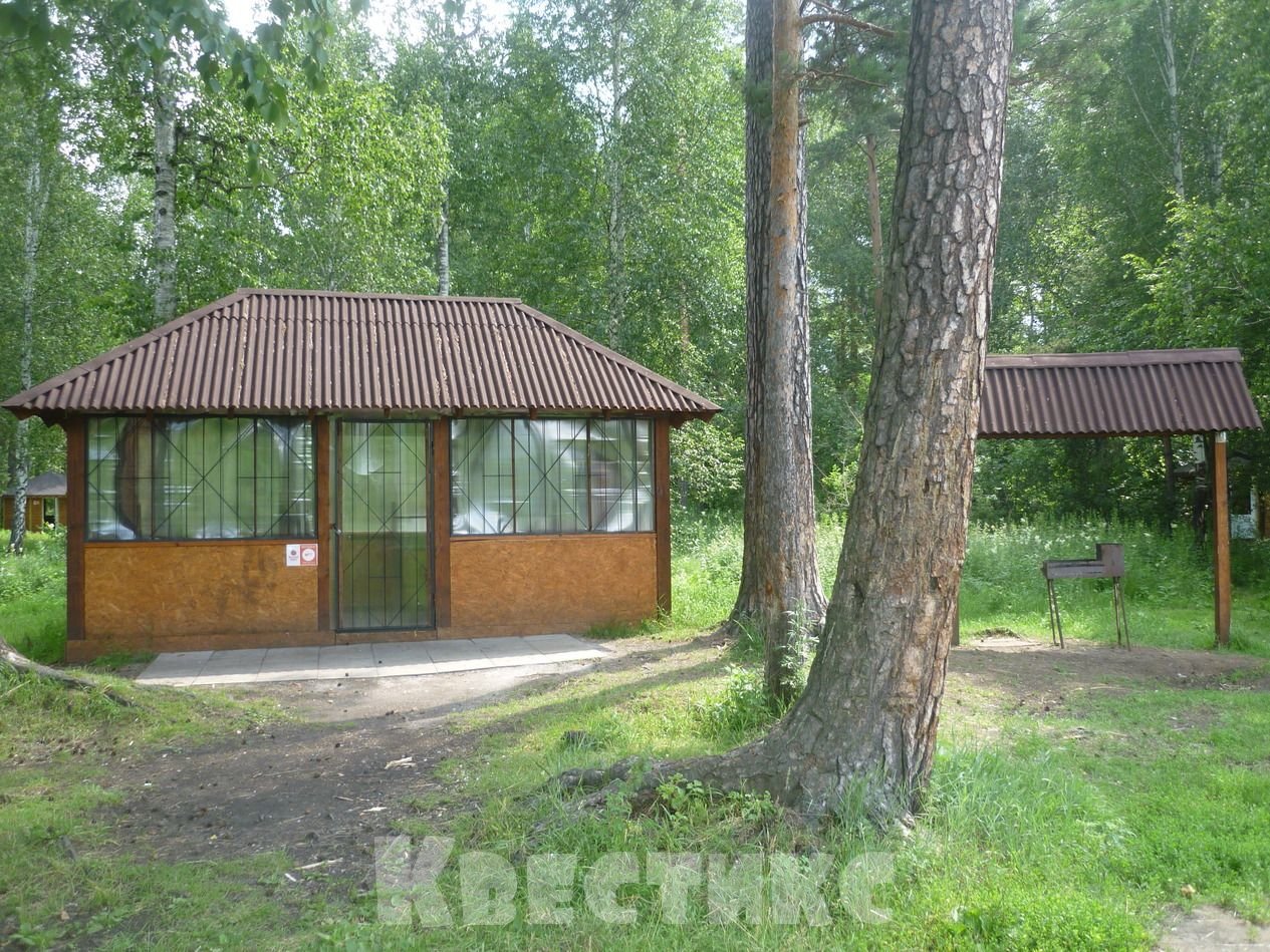 Беседка № 7 в парке отдыха на озере Чемоданчик в Академическом