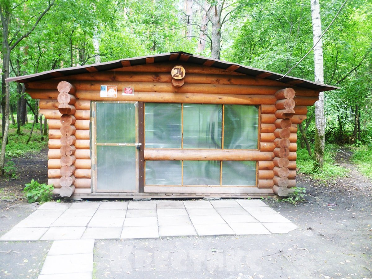 Беседка с большими окнами